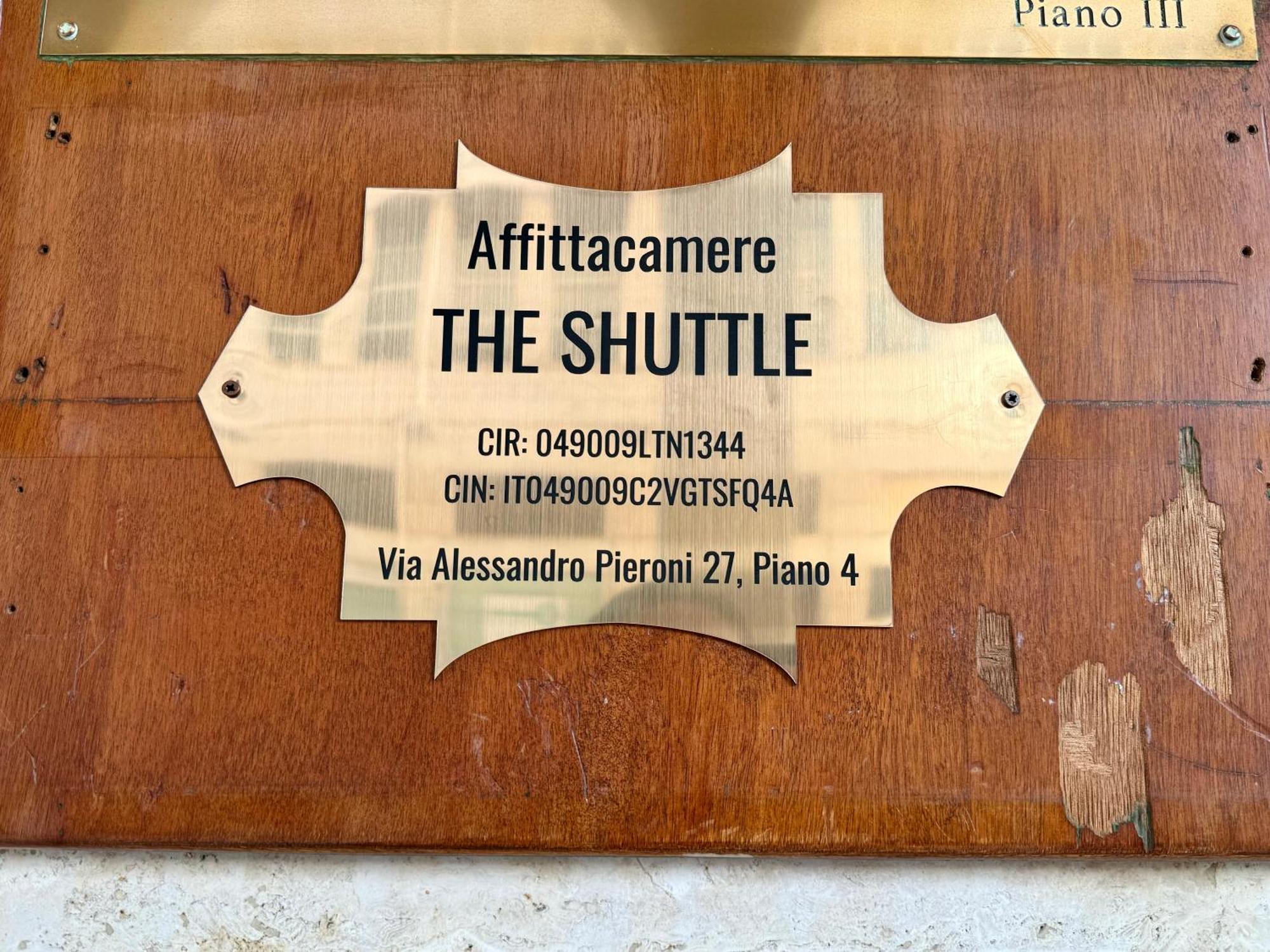 Affittacamere The Shuttle Livorno Ngoại thất bức ảnh
