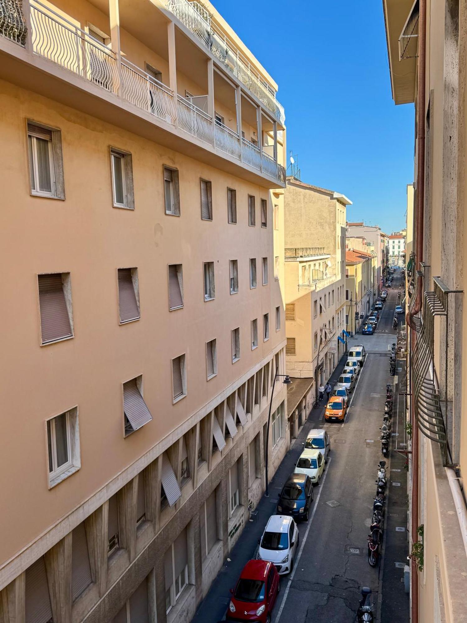 Affittacamere The Shuttle Livorno Ngoại thất bức ảnh